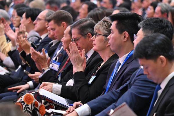 中国发展高层论坛2026年年会上,与会者聆听嘉宾发言。新华社记者 李鑫 摄